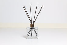 Load image into Gallery viewer, Black reed diffuser with white background
